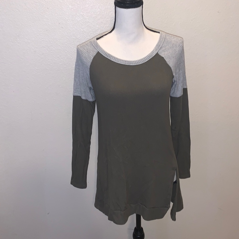 Red Haute dark green ribbed stretchy knit sweater